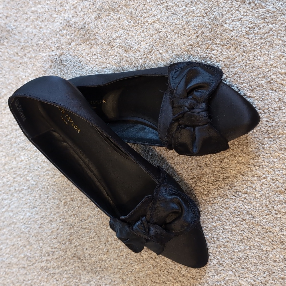 Ann Taylor black flats with bow size 7.5 worn once